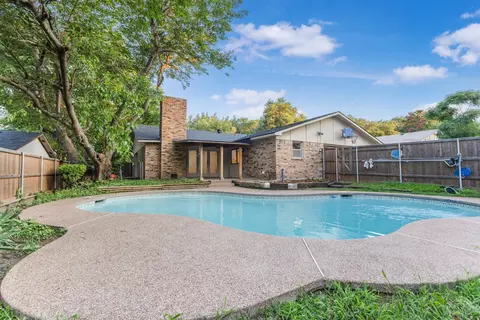 2905 Clover Valley Dr, Garland, TX 75043