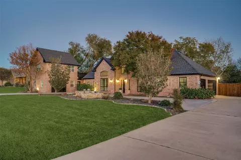 650 Melody Ln, Lakewood Village, TX 75068