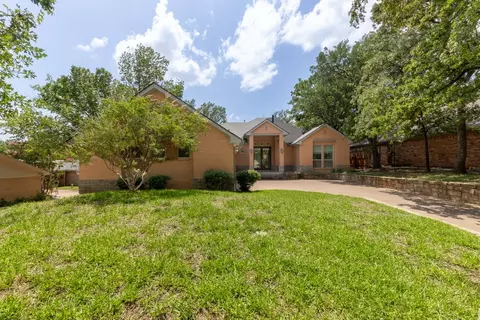 1211 Circle Ln, Bedford, TX 76022