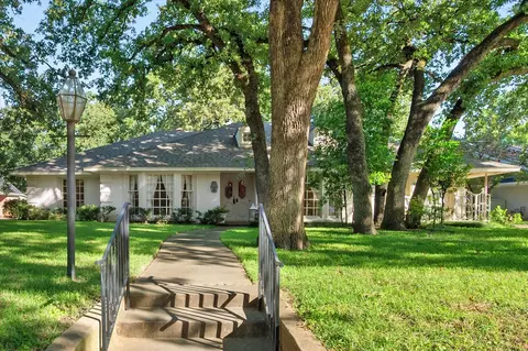 1008 Dobbins Rd, Corsicana, TX 75110