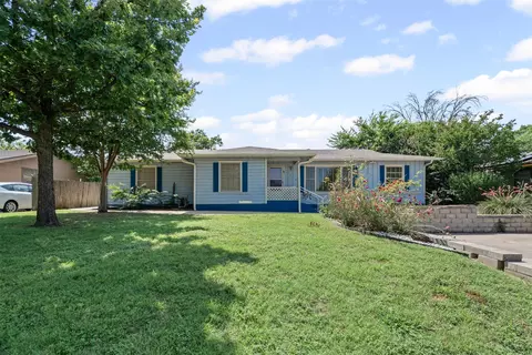 106 Oakwood Dr, Keene, TX 76059