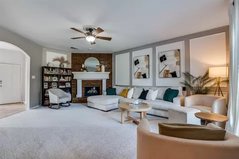 553 Wendy Ln, Desoto, TX 75115