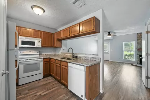 Kitchen - 70 Winchester Dr, Euless, TX 76039 photo 4 of 4