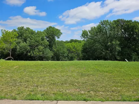 3024 Koscher Dr, Grand Prairie, TX 75104