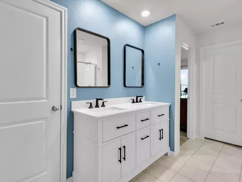 Bath - 3100 Singleton Rd, Forney, TX 75126 photo 1 of 3