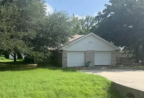 917 Wood Trl, Azle, TX 76020