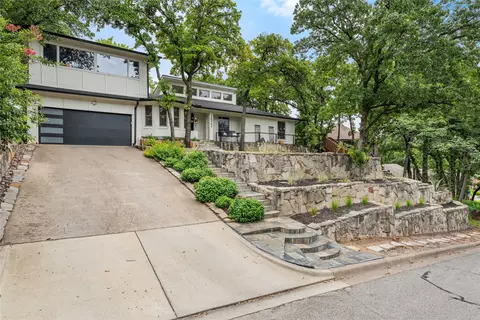 2822 Harvest Hill Dr, Grapevine, TX 76051