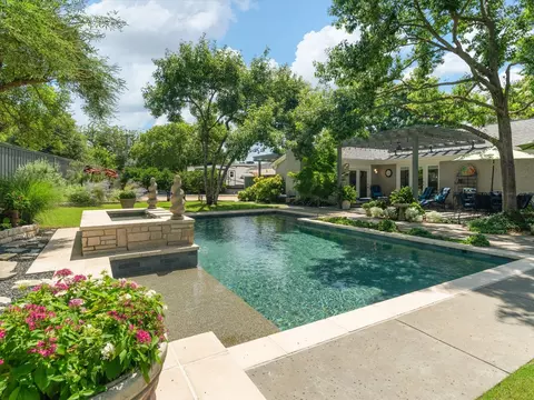 4220 Beaver Brook Pl, Dallas, TX 75229