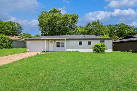 3736 Layton Ave, Haltom City, TX 76117