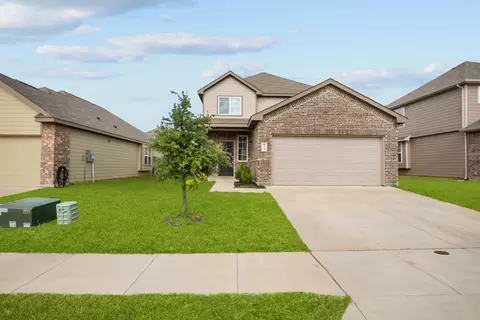 8313 White Pine Dr, Fort Worth, TX 76123