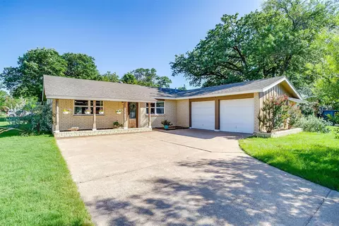 3025 Friendswood Dr, Arlington, TX 76013
