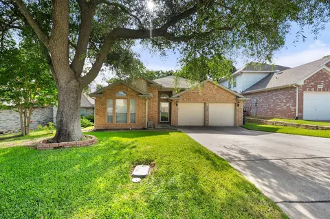1459 Arbor Ridge Dr, Fort Worth, TX 76112