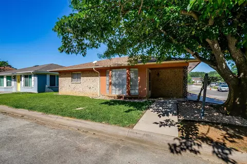 212 Fireside Village Dr, Keene, TX 76059