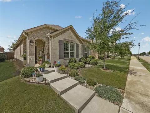 2332 Evening Stone Dr, Aubrey, TX 76227