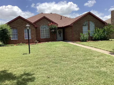 702 Rawlins Dr, Lancaster, TX 75146