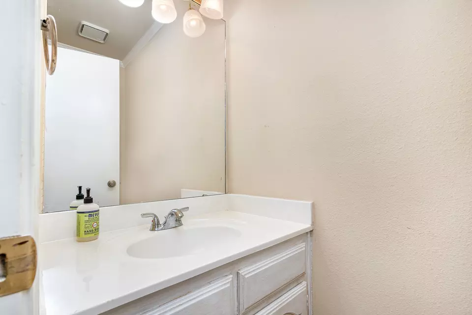 Bath - 6515 Genstar Ln, Dallas, TX 75252 photo 1 of 3