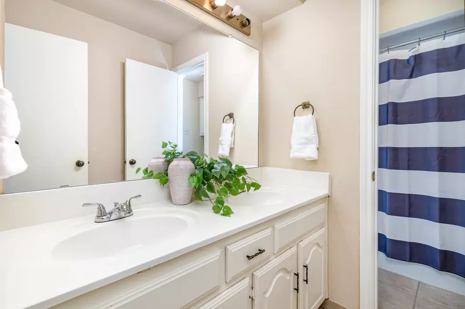 Bath - 6515 Genstar Ln, Dallas, TX 75252 photo 3 of 3