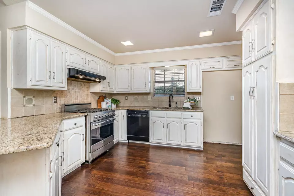 Kitchen - 6515 Genstar Ln, Dallas, TX 75252 photo 3 of 3