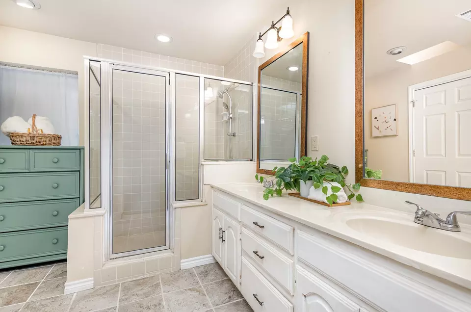 Bath - 6515 Genstar Ln, Dallas, TX 75252 photo 2 of 3