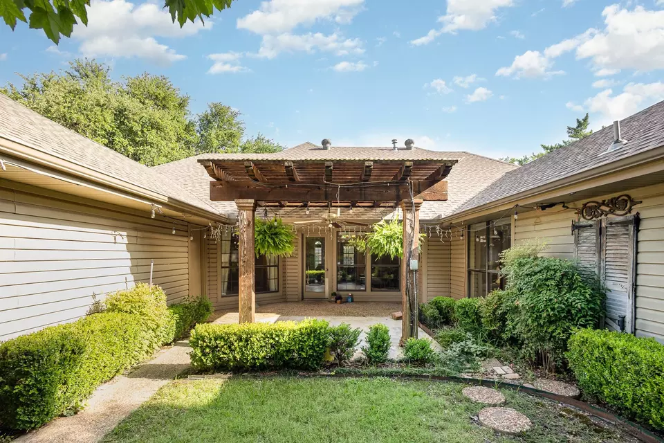 Exterior - 6515 Genstar Ln, Dallas, TX 75252 photo 2 of 8