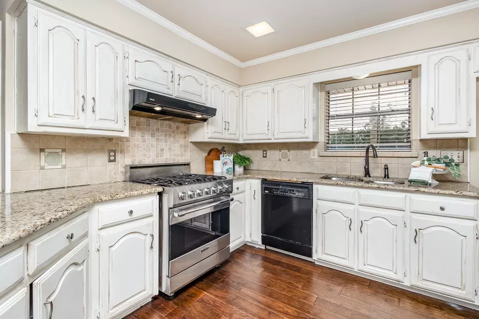 Kitchen - 6515 Genstar Ln, Dallas, TX 75252 photo 2 of 3