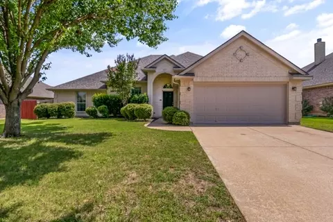 521 Willowview Dr, Saginaw, TX 76179