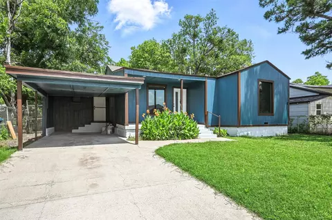 2729 Wallace St, Fort Worth, TX 76105