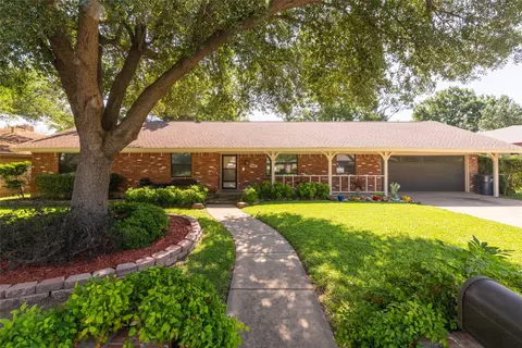 1917 Elmhurst Dr, Arlington, TX 76012