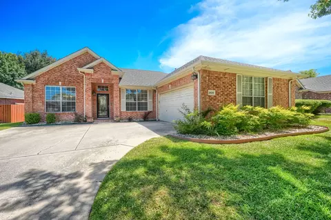 2929 Hastings Dr, Grand Prairie, TX 75052
