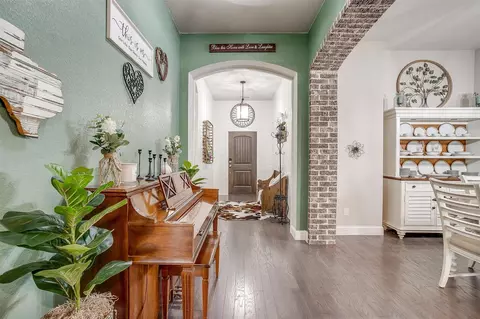 404 Bluffside Trl, Benbrook, TX 76126 photo 4