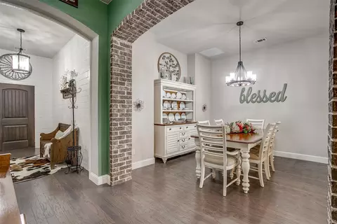 404 Bluffside Trl, Benbrook, TX 76126 photo 5