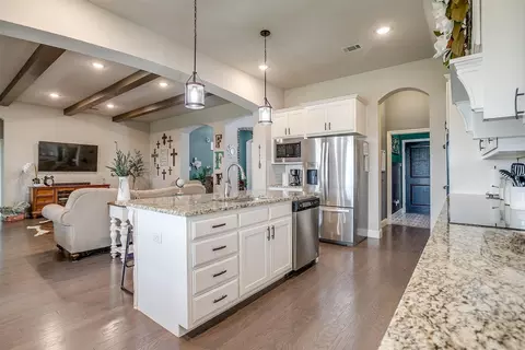 404 Bluffside Trl, Benbrook, TX 76126 photo 14