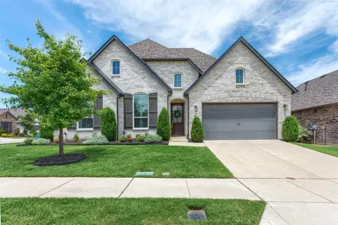 9401 Surveyor Rd, Oak Point, TX 75068