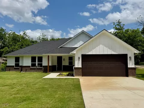 507 S 4th St, Grandview, TX 76050