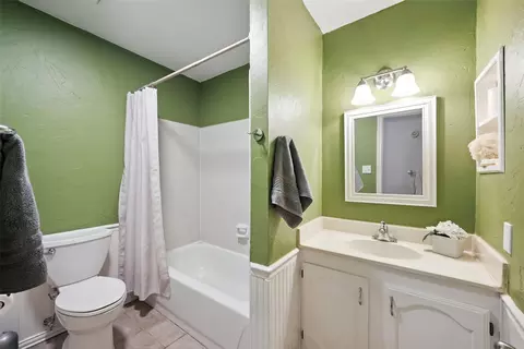 Bath - 8702 Davis St, Rowlett, TX 75088 photo 3 of 4