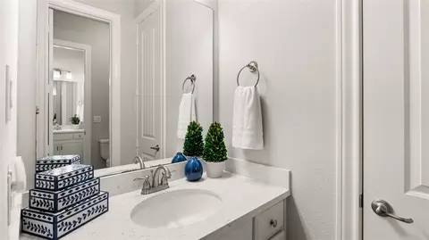 Bath - 2809 Burgundy Trl, Rowlett, TX 75088 photo 6 of 8