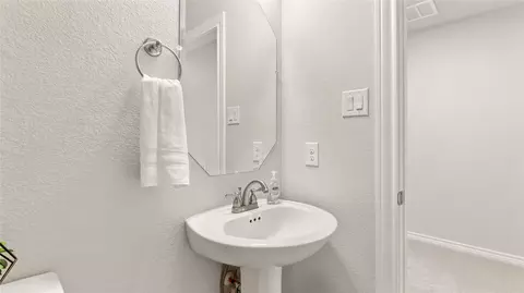 Bath - 2809 Burgundy Trl, Rowlett, TX 75088 photo 7 of 8