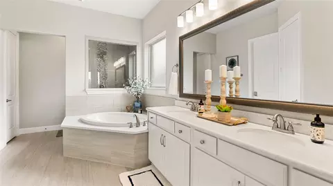 Bath - 2809 Burgundy Trl, Rowlett, TX 75088 photo 1 of 8