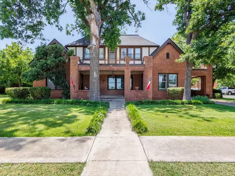 315 W Pecan St, Coleman, TX 76834