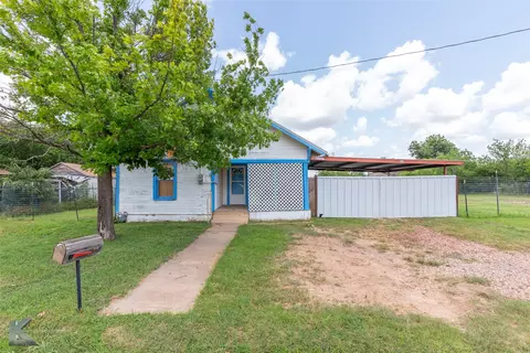 711 S 713 S Neches St, Coleman, TX 76834