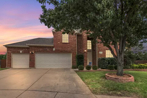 5233 Scenic Point Dr, Fort Worth, TX 76244