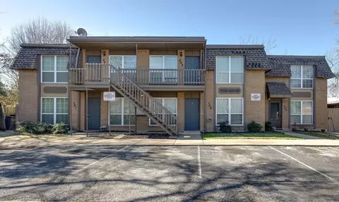 411 S Dooley St, Grapevine, TX 76051
