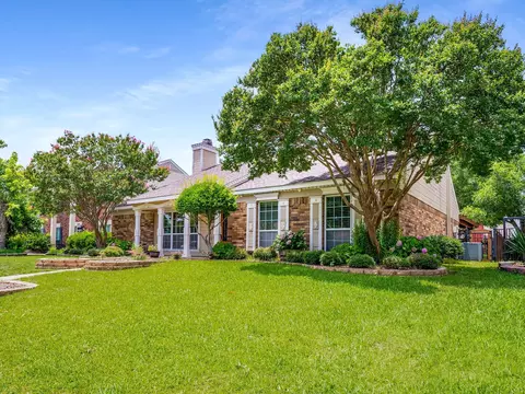 2805 Riviera Dr, Garland, TX 75040