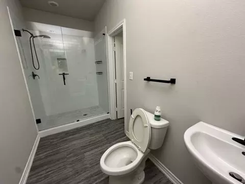 Bath - 188 Vista Dr, Eustace, TX 75124 photo 1 of 7