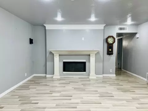 Living - 306 Sunset Dr, Comanche, TX 76442 photo 2 of 4
