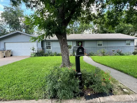 Exterior - 306 Sunset Dr, Comanche, TX 76442 photo 2 of 10