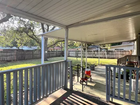 Exterior - 306 Sunset Dr, Comanche, TX 76442 photo 7 of 10