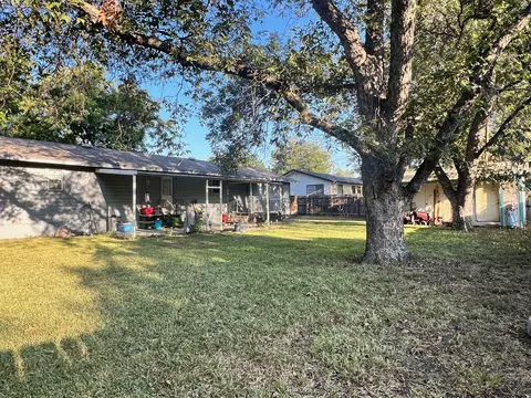 Exterior - 306 Sunset Dr, Comanche, TX 76442 photo 10 of 10