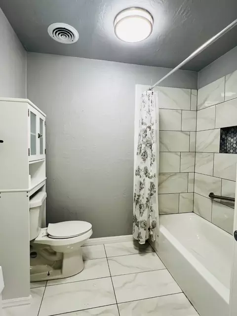 Bath - 306 Sunset Dr, Comanche, TX 76442 photo 1 of 2