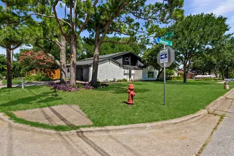 6401 Simmons Rd, North Richland Hills, TX 76182
